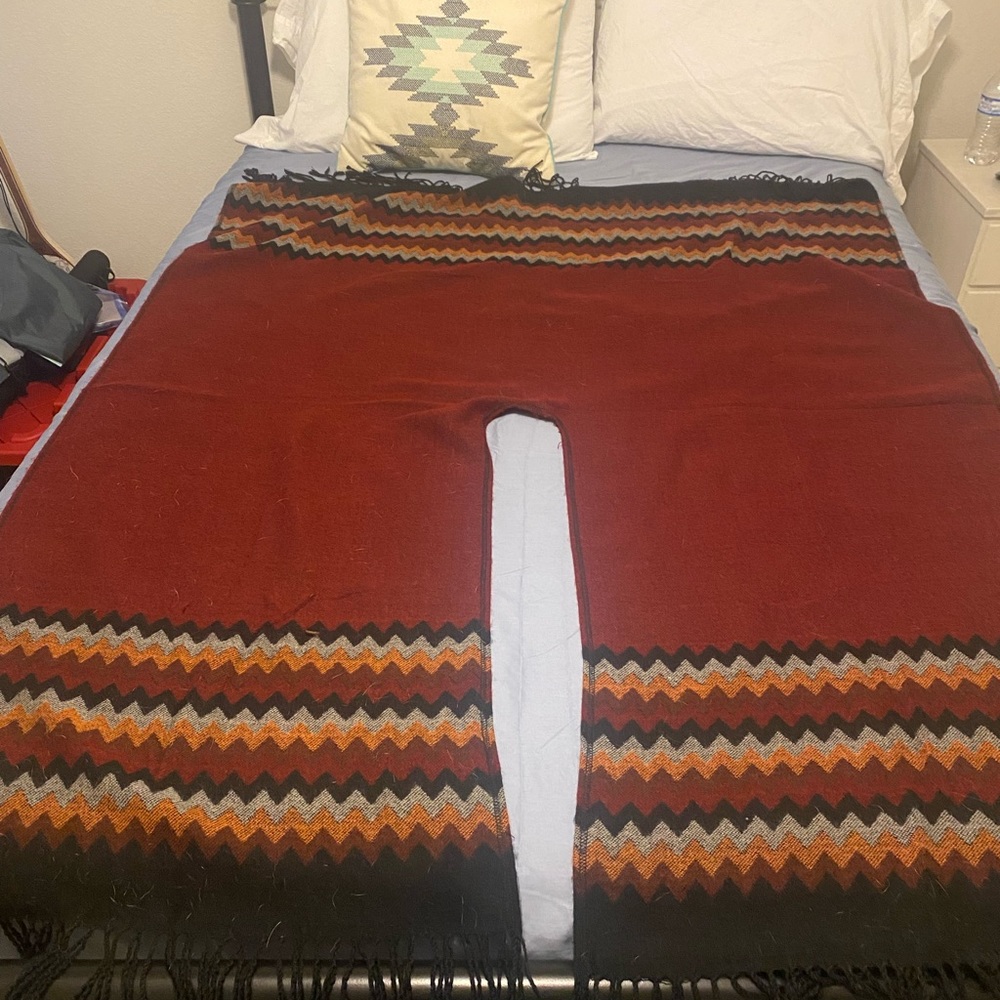 Poncho - Picture 4 of 4